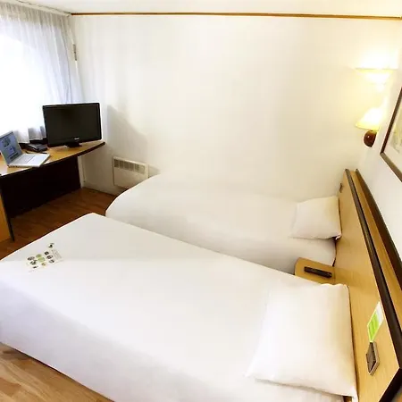 Отель Kyriad Direct Ouest - Zenith