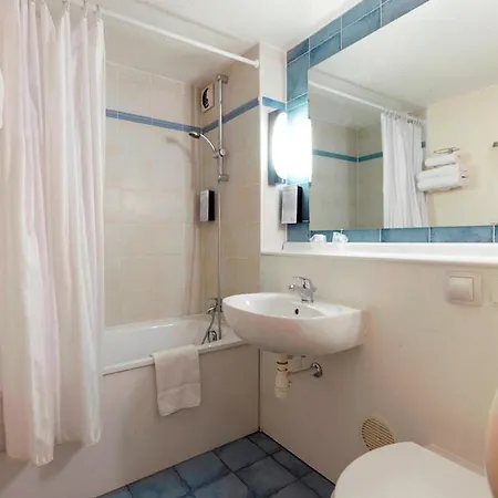 Kyriad Direct Ouest - Zenith Отель 3*